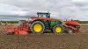 La trémie frontale double cuve TF 2300 C au travail